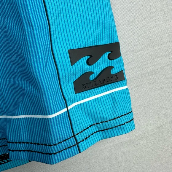 O’Neill R U Serious Men’s 28 Board Shorts Plaid Stretch - Picture 8 of 8